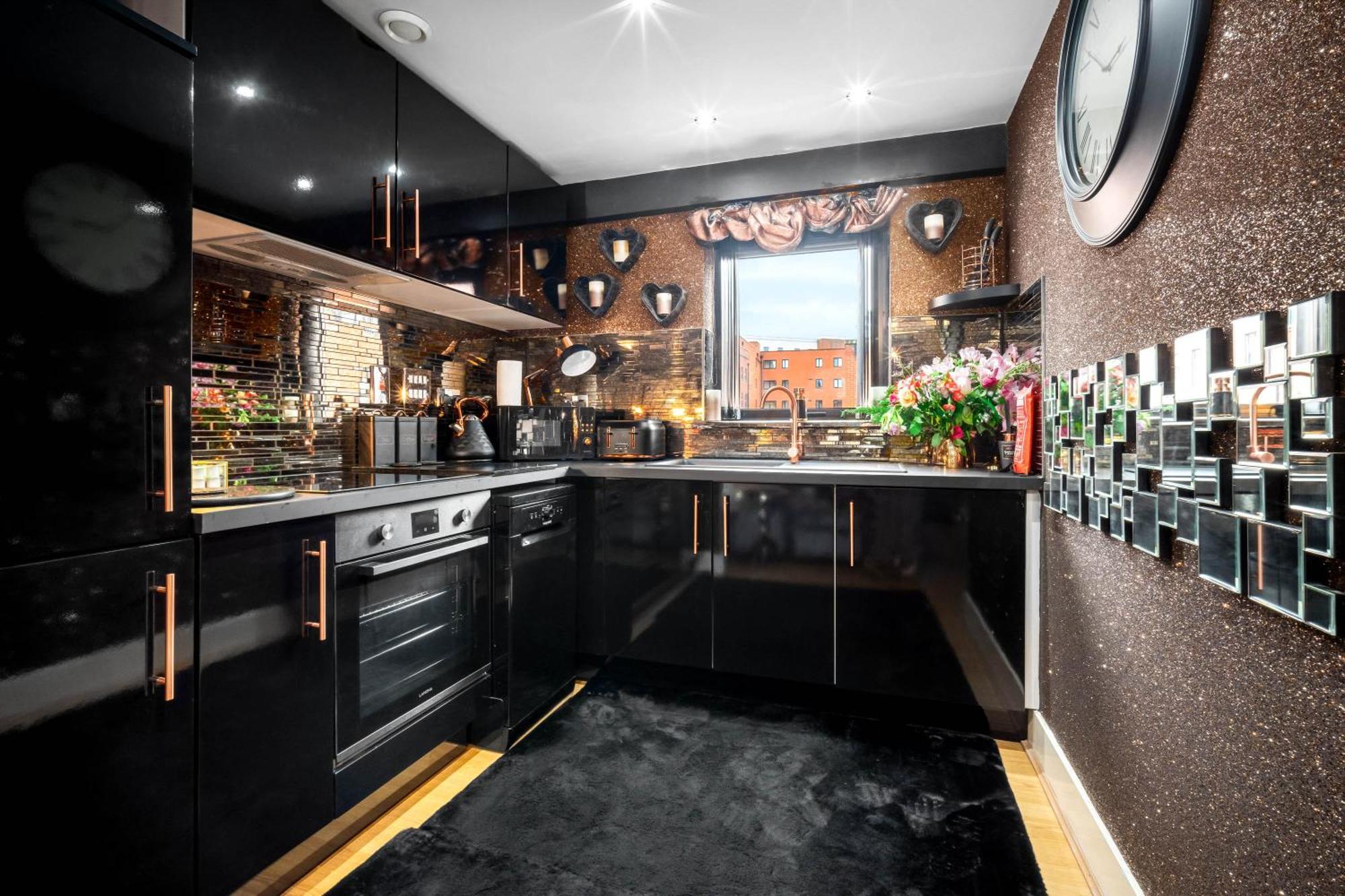 Luxury 1 Bed Flat With Parking 11K - Top Rated - Netflix - Wifi - 70 Inch Smart Tv - Birmingham City Centre - Tv In Bedroom - Top Rated Экстерьер фото