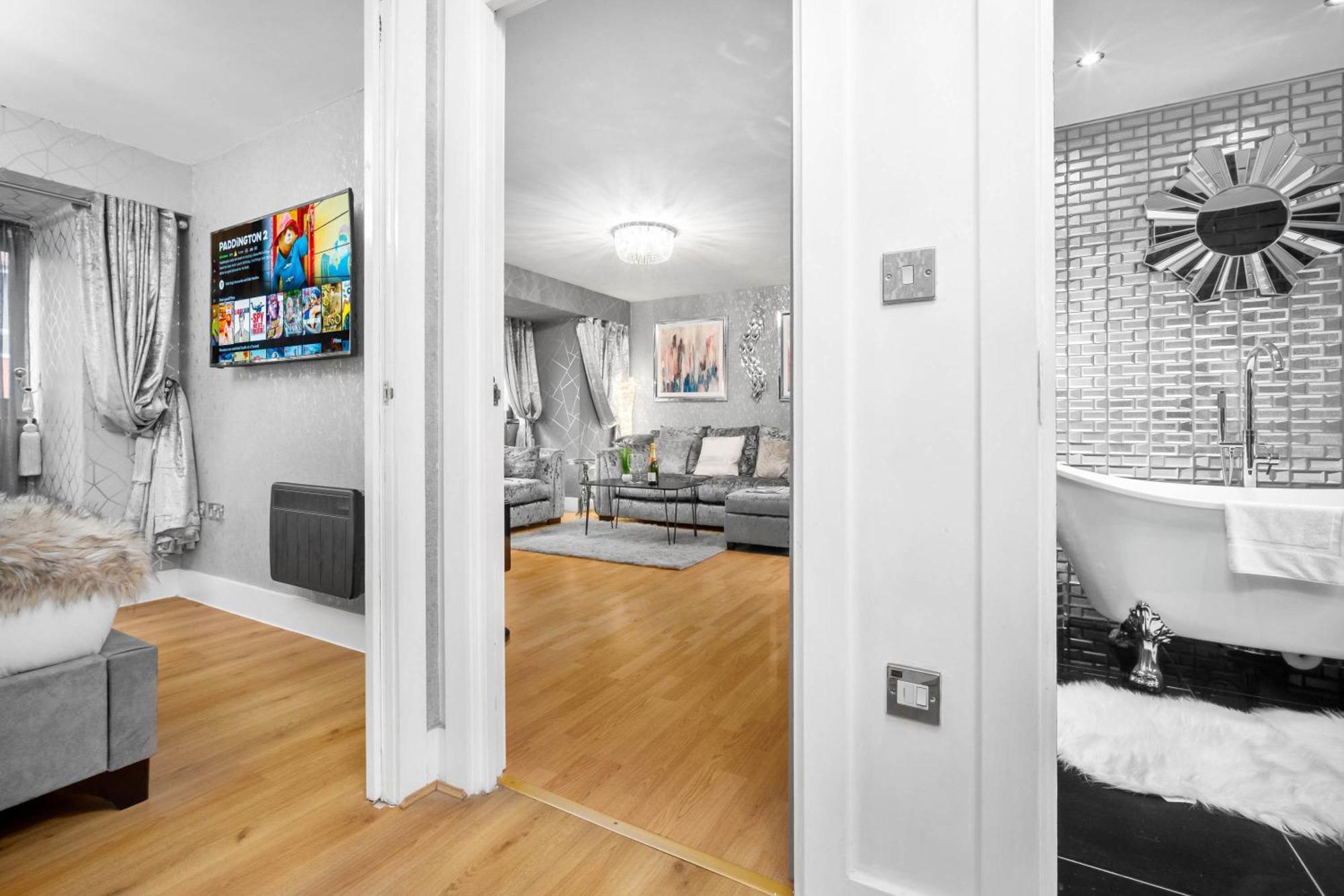 Luxury 1 Bed Flat With Parking 11K - Top Rated - Netflix - Wifi - 70 Inch Smart Tv - Birmingham City Centre - Tv In Bedroom - Top Rated Экстерьер фото